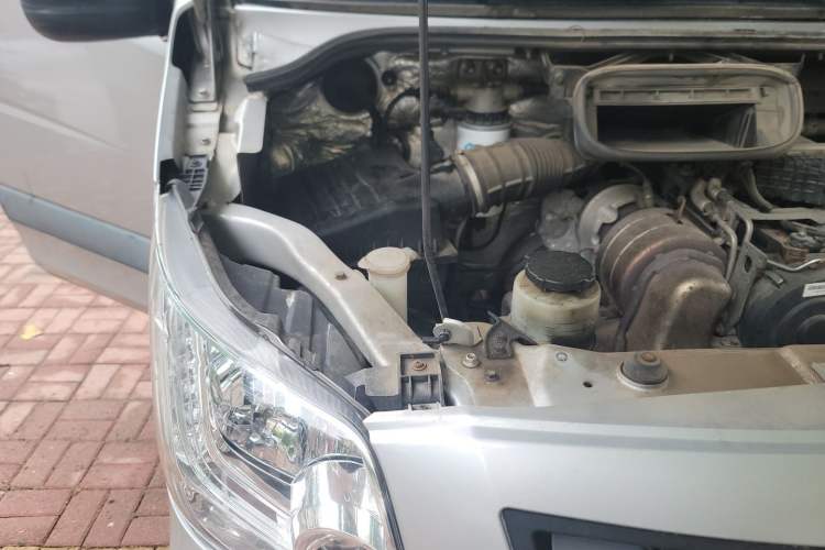 Used Foton Toano 2022 2.0T Manual Urban Edition Short Wheelbase Mid-Height Design Rear Single Tire 5/6/9-Seater Configuration 4F20TC3 Engine Bay Right