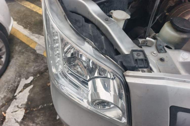 Used Foton Toano 2022 2.0T Manual Jixiang Multi-Function Professional Version Long Wheelbase Mid-Roof Design Rear Single Tire 7/9-Seater 4F20TC3 Engine Bay Right