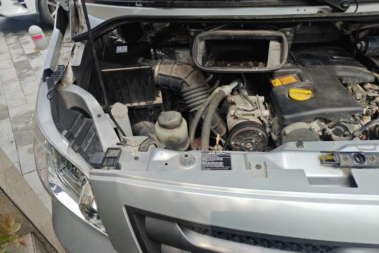 Used Foton Toano 2022 2.5T Manual Jixiang Multi-Function Short-Chassis Mid-Height with Dual Rear Tires 5/6/9-Seater D25TCIF1 Engine Bay Right