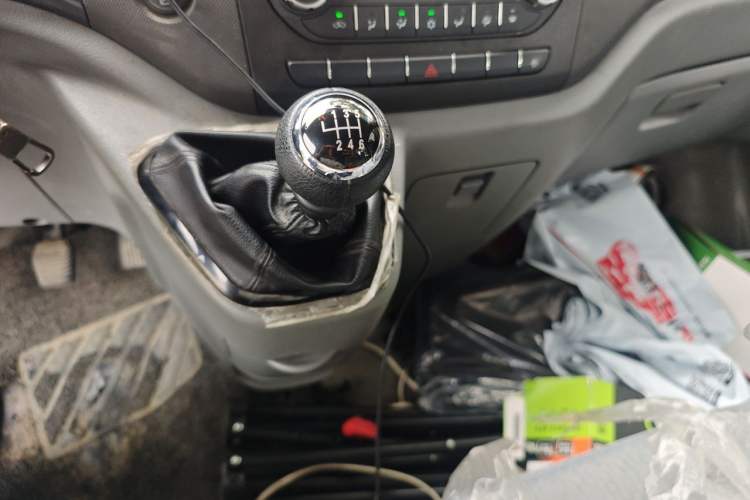 Used Foton Toano 2022 2.0T Manual Urban Edition Short Wheelbase Mid-Height Design Rear Single Tire 5/6/9-Seater Configuration 4F20TC3 Gear Lever