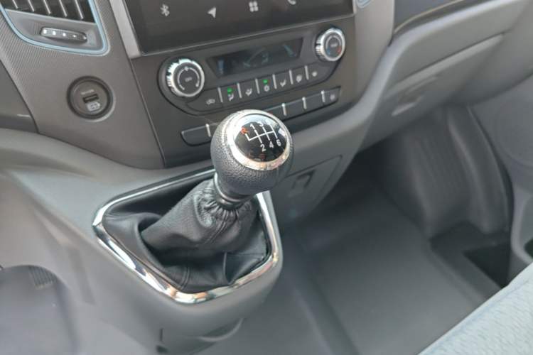 Used Foton Toano 2022 2.0T Manual Tongtu Multi-Function Long Wheelbase Mid-Roof Single-Tire 5/6/7/9-Seater 4F20TC3 Gear Lever