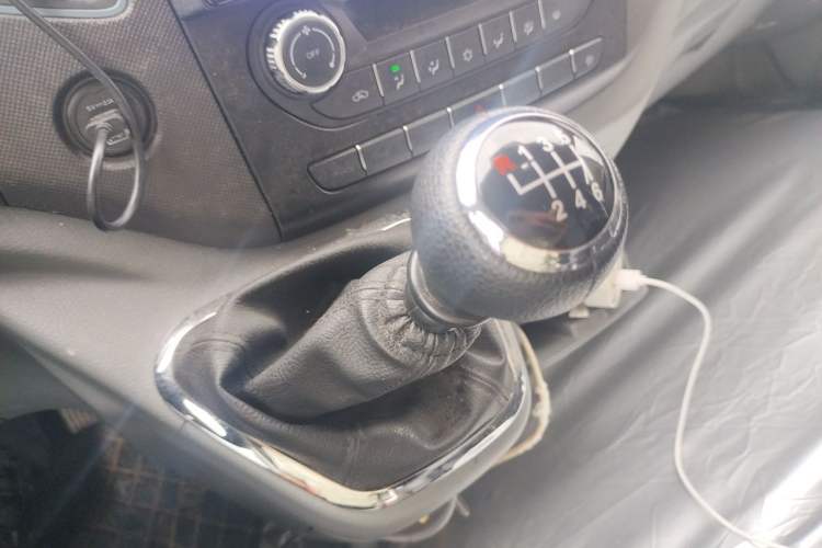 Used Foton Toano 2022 2.0T Manual Urban Edition Short Wheelbase Mid-Height Design Rear Single Tire 5/6/9-Seater Configuration 4F20TC3 Gear Lever