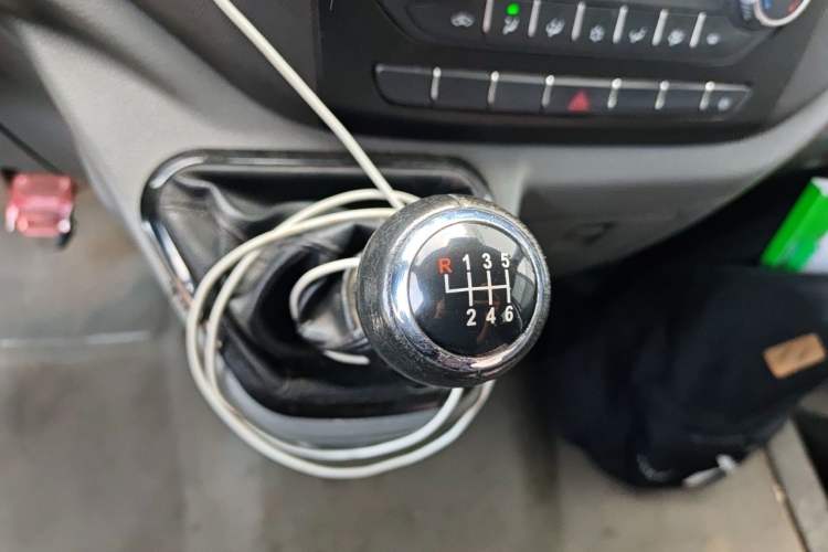 Used Foton Toano 2022 2.0T Manual Urban Edition Short Wheelbase Mid-Height Design Rear Single Tire 5/6/9-Seater Configuration 4F20TC3 Gear Lever