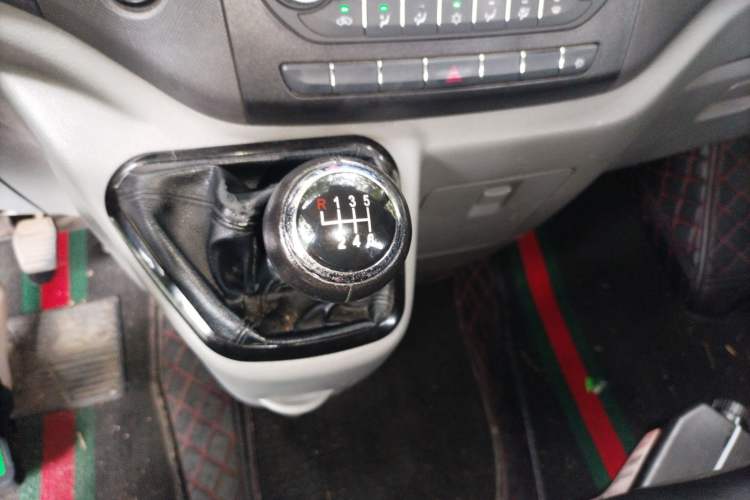 Used Foton Toano 2022 2.0T Manual Jixiang Multi-Function Long-Wheelbase Mid-Roof Single-Tire Rear 7/9-Seater 4F20TC3 Gear Lever