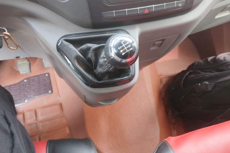 Used Foton Toano 2022 2.0T Manual Tongtu Van Long Wheelbase Mid-Roof Design Rear Single Tire 3-Seater 4F20TC3 Gear Lever