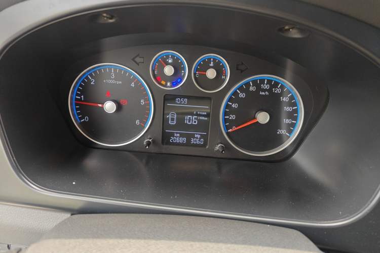 Used Foton Toano 2022 2.5T Manual Jixiang Multi-Function Short-Chassis Mid-Height with Dual Rear Tires 5/6/9-Seater D25TCIF1 Instrument Cluster
