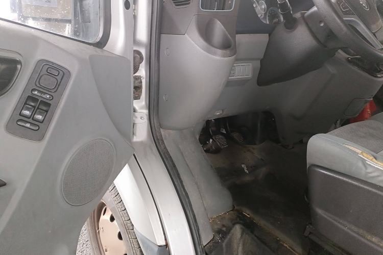 Used Foton Toano 2022 2.0T Manual Urban Edition Short Wheelbase Mid-Height Design Rear Single Tire 5/6/9-Seater Configuration 4F20TC3 Interior 3