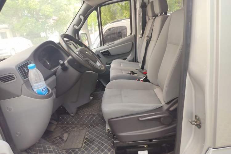 Used Foton Toano 2022 2.5T Automatic Tongtu Van Short Wheelbase Mid-Roof Design Rear Single Tire 3-Seater D25TCIF1 Left Front Seat
