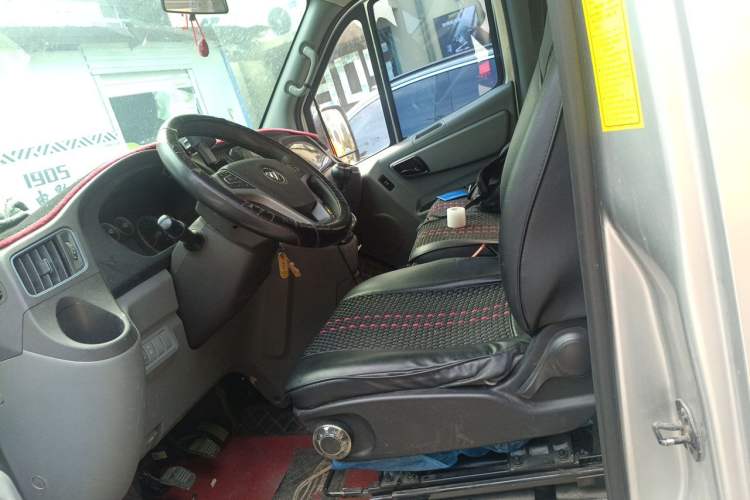 Used Foton Toano 2022 2.8T Manual Tongtu Multi-Function Extended-Chassis Mid-Roof Single-Tire Configuration 5/6/7/9-Seater F2.8NS6B177L Left Front Seat
