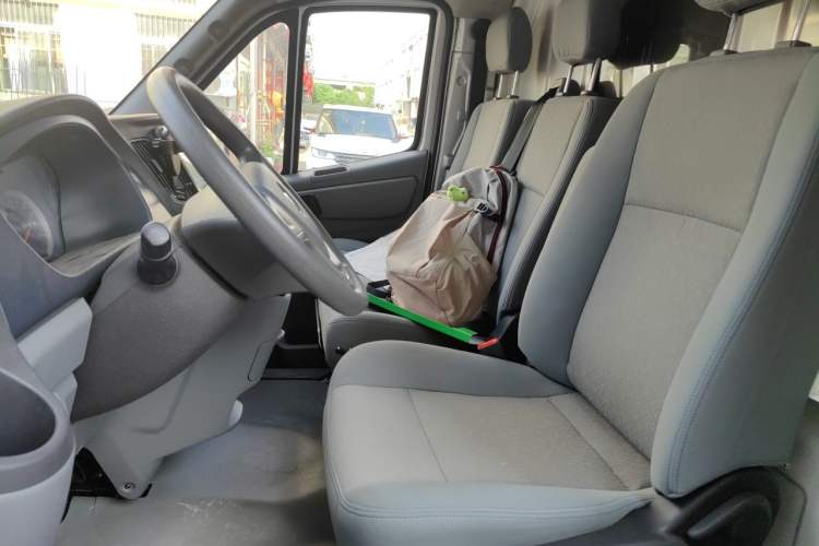 Used Foton Toano 2022 2.0T Manual Urban Van Short Wheelbase Low Roof Rear Single Tire 3-Seater – 4F20TC3 Left Front Seat
