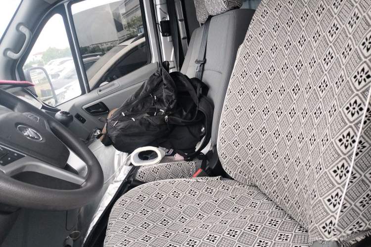 Used Foton Toano 2022 2.0T Manual Urban Edition Short Wheelbase Mid-Height Design Rear Single Tire 5/6/9-Seater Configuration 4F20TC3 Left Front Seat