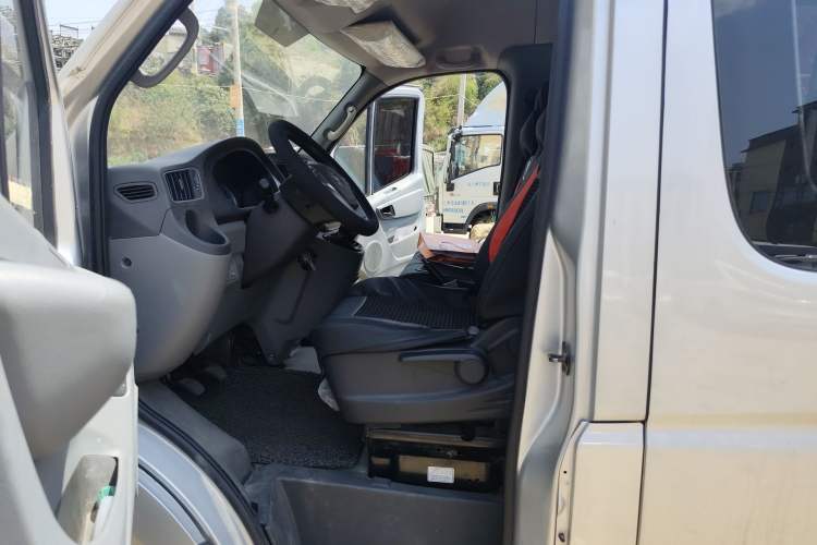 Used Foton Toano 2022 2.8T Manual Jixiang Multi-Function Long-Wheelbase Mid-Roof with Rear Dual Tires 7/9-Seater F2.8NS6B177L Left Front Seat