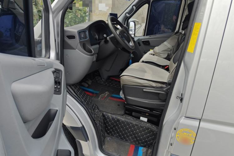 Used Foton Toano 2022 2.5T Manual Jixiang Multi-Function Short-Chassis Mid-Height with Dual Rear Tires 5/6/9-Seater D25TCIF1 Left Front Seat