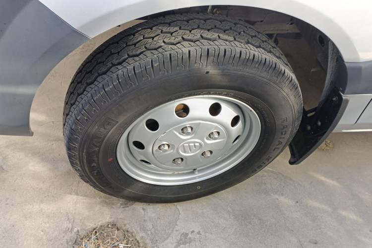 Used Foton Toano 2022 2.0T Manual Urban Edition Short Wheelbase Mid-Height Design Rear Single Tire 5/6/9-Seater Configuration 4F20TC3 Left Front Wheel Hub