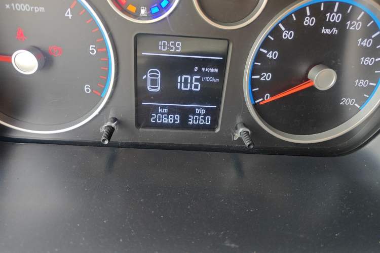 Used Foton Toano 2022 2.5T Manual Jixiang Multi-Function Short-Chassis Mid-Height with Dual Rear Tires 5/6/9-Seater D25TCIF1 Odometer Close Up
