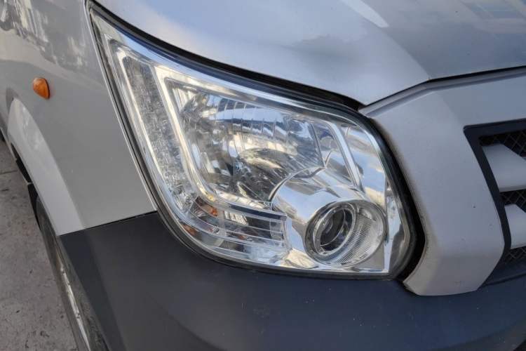 Used Foton Toano 2022 2.0T Manual Urban Van Short Wheelbase Low Roof Rear Single Tire 3-Seater – 4F20TC3 Right Front Headlight
