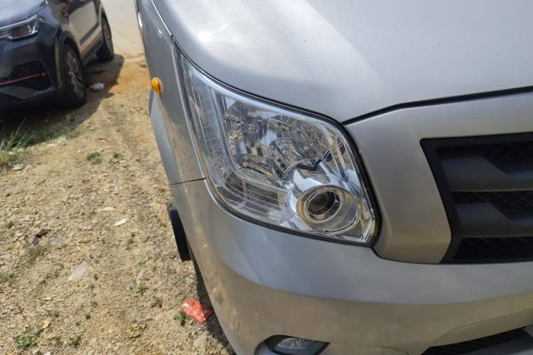 Used Foton Toano 2022 2.8T Manual Jixiang Multi-Function Long-Wheelbase Mid-Roof with Rear Dual Tires 7/9-Seater F2.8NS6B177L Right Front Headlight