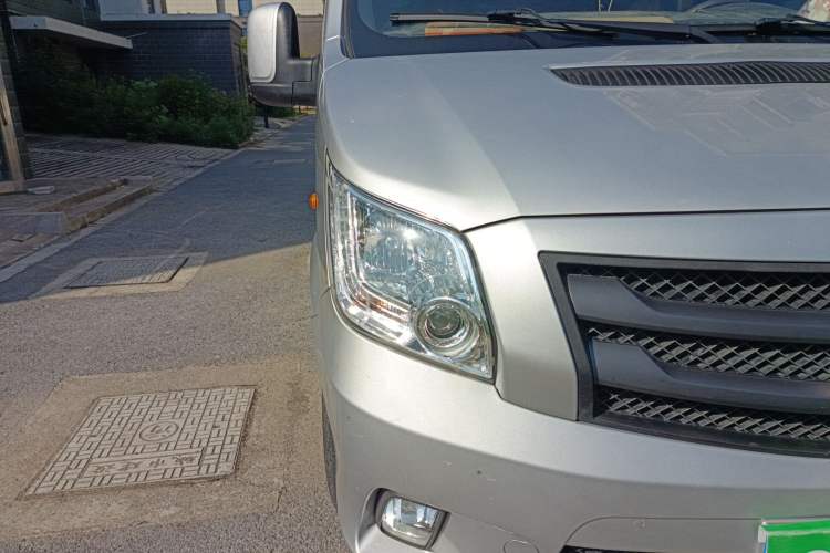Used Foton Toano 2022 2.0T Manual Tongtu Multi-Function Extended-Chassis Mid-Roof Single-Tire Rear 5/6/7/9-Seater 4F20TC3 Right Front Headlight
