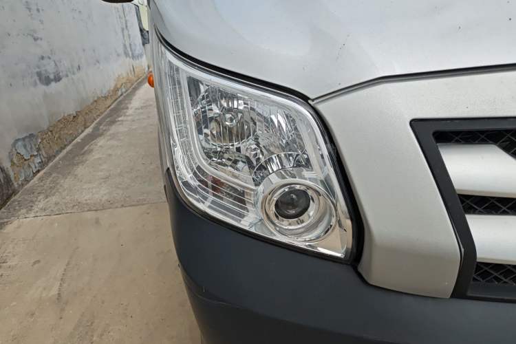 Used Foton Toano 2022 2.0T Manual Urban Edition Short Wheelbase Mid-Height Design Rear Single Tire 5/6/9-Seater Configuration 4F20TC3 Right Front Headlight