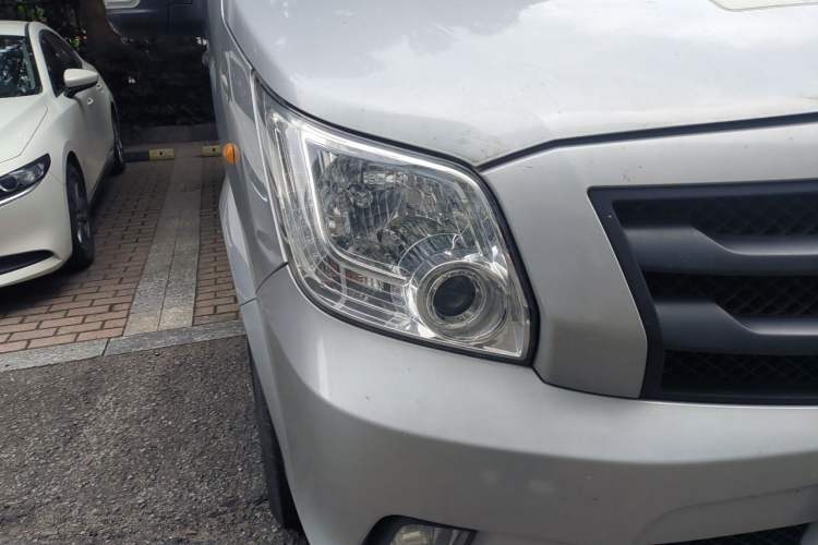 Used Foton Toano 2022 2.8T Automatic Tongtu Multi-Function Long-Wheelbase Mid-Roof Single-Tire 5/6/7/9-Seater F2.8NS6B177L Right Front Headlight