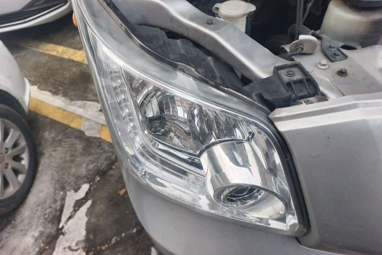 Used Foton Toano 2022 2.0T Manual Jixiang Multi-Function Professional Version Long Wheelbase Mid-Roof Design Rear Single Tire 7/9-Seater 4F20TC3 Right Front Headlight