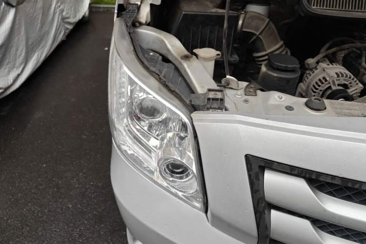 Used Foton Toano 2022 2.8T Manual Jixiang Multi-Function Long-Wheelbase Mid-Roof Single-Tire Rear 7/9-Seater F2.8NS6B177L Right Front Headlight