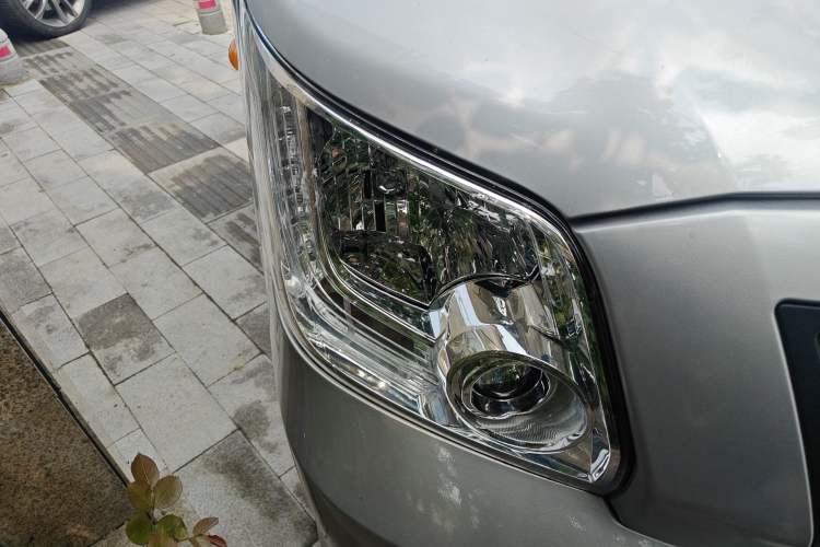 Used Foton Toano 2022 2.5T Manual Jixiang Multi-Function Short-Chassis Mid-Height with Dual Rear Tires 5/6/9-Seater D25TCIF1 Right Front Headlight