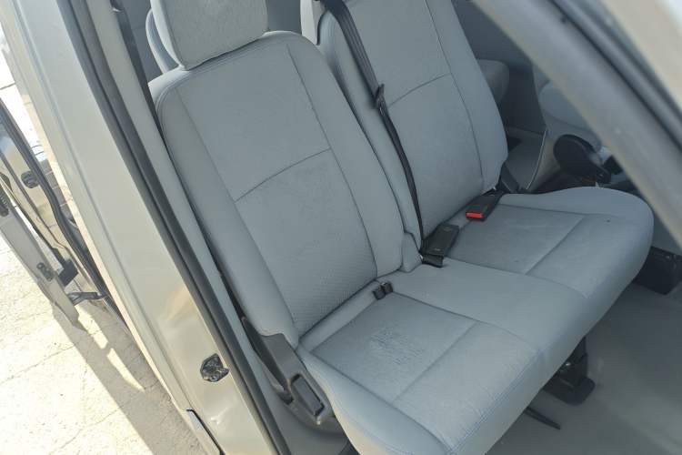 Used Foton Toano 2022 2.0T Manual Jixiang Multi-Function Long-Wheelbase Mid-Roof Single-Tire Rear 7/9-Seater 4F20TC3 Right Front Seat