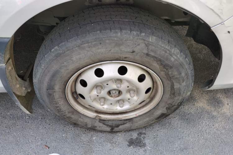 Used Foton Toano 2022 2.8T Manual Tongtu Van Extended Wheelbase Mid-Height Design Rear Single Tire 3-Seater F2.8NS6B177L Right Front Wheel Hub