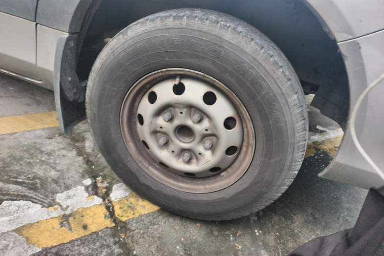 Used Foton Toano 2022 2.0T Manual Jixiang Multi-Function Professional Version Long Wheelbase Mid-Roof Design Rear Single Tire 7/9-Seater 4F20TC3 Right Front Wheel Hub