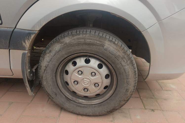 Used Foton Toano 2022 2.8T Manual Tongtu Multi-Function Extended-Chassis Mid-Roof Single-Tire Configuration 5/6/7/9-Seater F2.8NS6B177L Right Front Wheel Hub