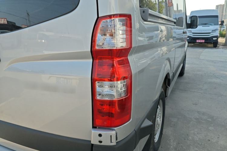 Used Foton Toano 2022 2.0T Manual Tongtu Multi-Function Long Wheelbase Mid-Roof Single-Tire 5/6/7/9-Seater 4F20TC3 Right Rear Taillight