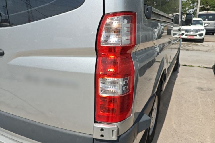 Used Foton Toano 2022 2.0T Manual Jixiang Multi-Function Long-Wheelbase Mid-Roof Single-Tire Rear 7/9-Seater 4F20TC3 Right Rear Taillight