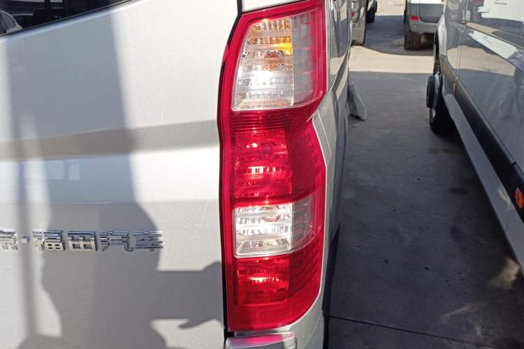 Used Foton Toano 2022 2.0T Manual Urban Edition Short Wheelbase Mid-Height Design Rear Single Tire 5/6/9-Seater Configuration 4F20TC3 Right Rear Taillight