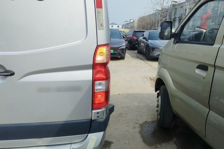 Used Foton Toano 2022 2.0T Manual Tongtu Van Long Wheelbase Mid-Roof Design Rear Single Tire 3-Seater 4F20TC3 Right Rear Taillight