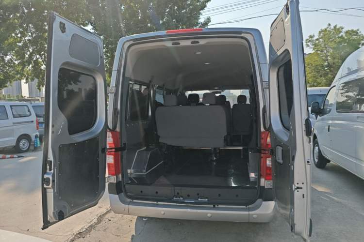 Used Foton Toano 2022 2.0T Manual Tongtu Multi-Function Long Wheelbase Mid-Roof Single-Tire 5/6/7/9-Seater 4F20TC3 Trunk