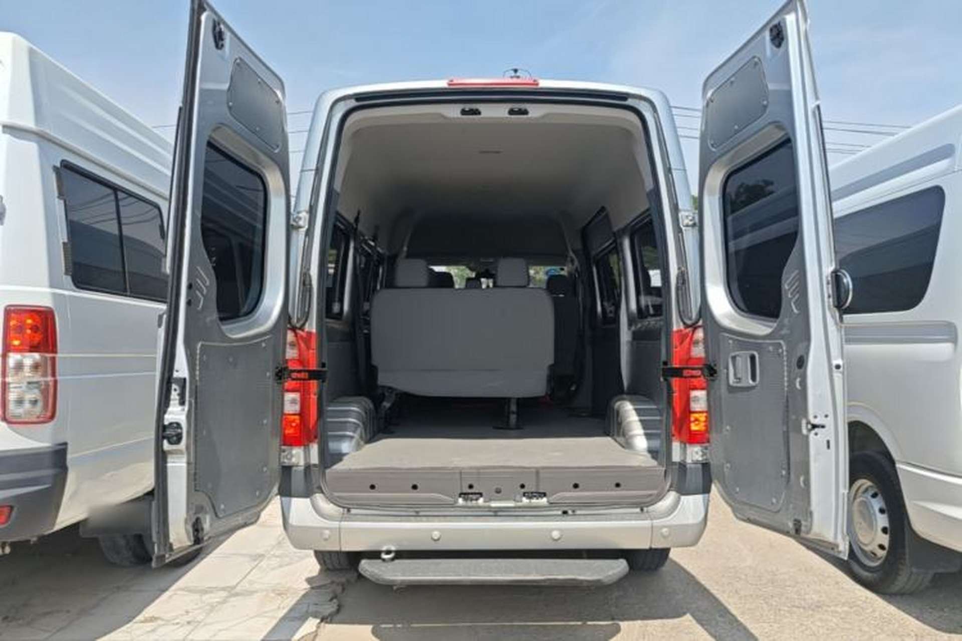 Used Foton Toano 2022 2.0T Manual Jixiang Multi-Function Long-Wheelbase Mid-Roof Single-Tire Rear 7/9-Seater 4F20TC3 Trunk