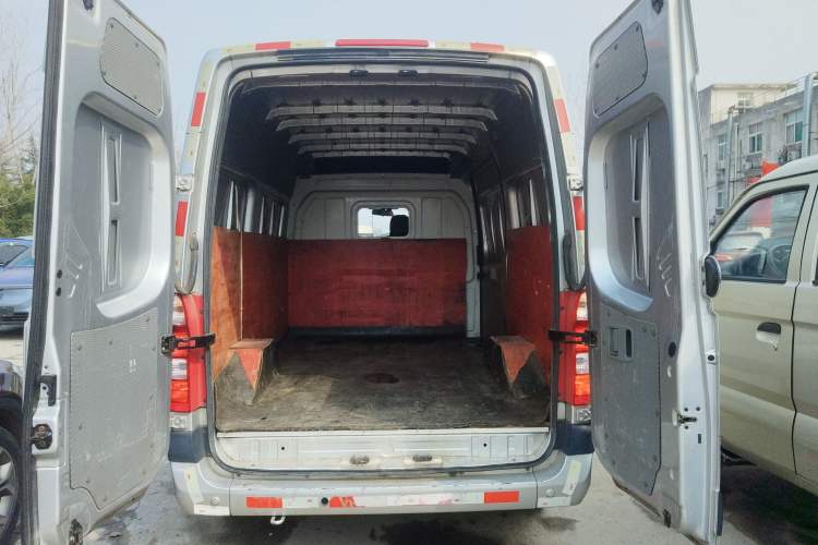 Used Foton Toano 2022 2.0T Manual Tongtu Van Long Wheelbase Mid-Roof Design Rear Single Tire 3-Seater 4F20TC3 Trunk