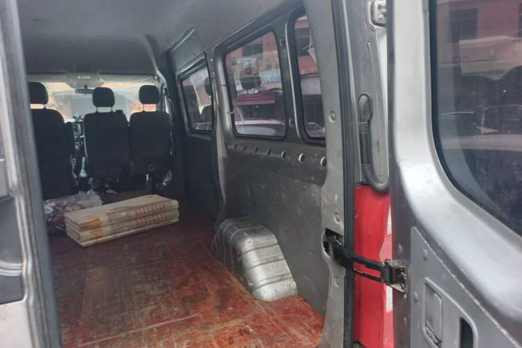 Used Foton Toano 2022 2.0T Manual Jixiang Multi-Function Professional Version Long Wheelbase Mid-Roof Design Rear Single Tire 7/9-Seater 4F20TC3 Trunk