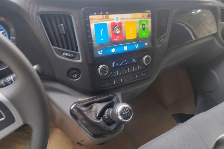 Used Foton Toano 2022 2.0T Manual Urban Van Short Wheelbase Mid-Height Rear Single Tire 3-Seater 4F20TC3 Audio And AC Panel
