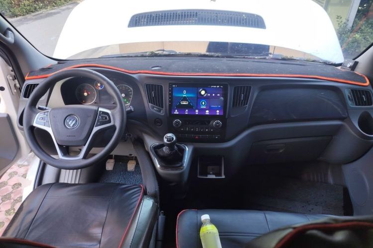 Used Foton Toano 2022 2.0T Manual Tongtu Professional Edition Multi-Function Long-Wheelbase Mid-Roof Design with Single Rear Tire—Available in 5/6/7/9-Seater Configurations Powered by 4F20TC3 Center Console