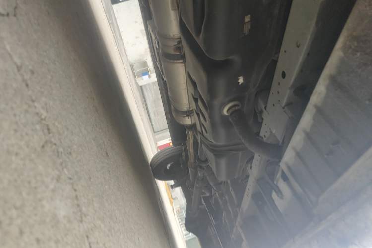 Used Foton Toano 2022 2.8T Manual Tongtu Multi-Function Extended-Chassis Mid-Roof Single-Tire Configuration 5/6/7/9-Seater F2.8NS6B177L Chassis Front Left