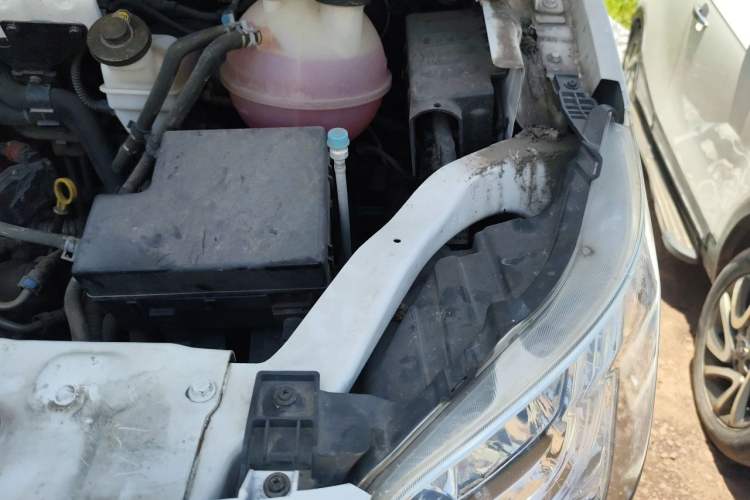 Used Foton Toano 2022 2.0T Manual Urban Edition Short Wheelbase Mid-Height Design Rear Single Tire 5/6/9-Seater Configuration 4F20TC3 Engine Bay Left