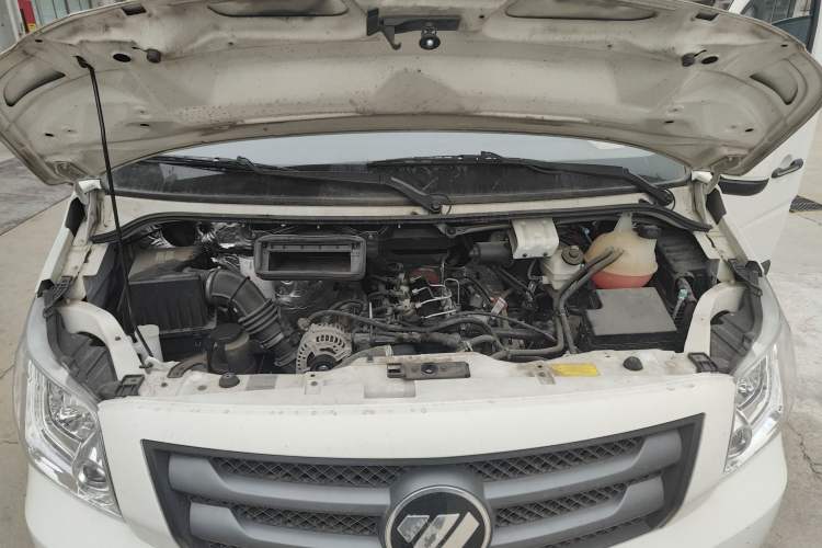 Used Foton Toano 2022 2.8T Manual Tongtu Multi-Function Extended-Chassis Mid-Roof Single-Tire Configuration 5/6/7/9-Seater F2.8NS6B177L Engine Bay