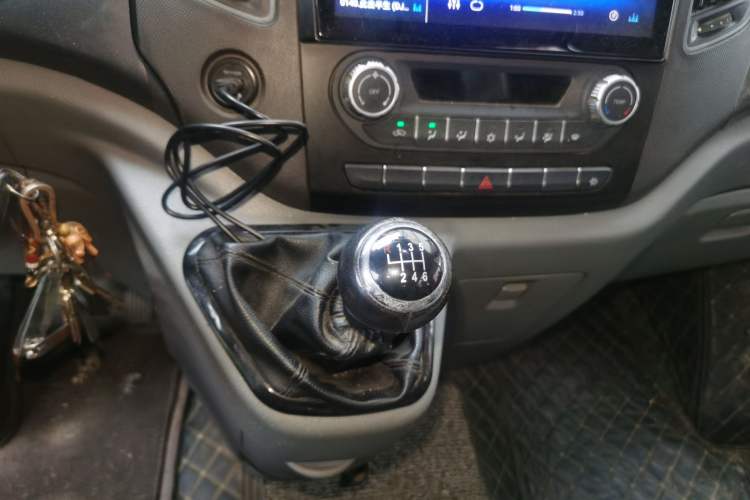 Used Foton Toano 2022 2.0T Manual Urban Edition Short Wheelbase Mid-Height Design Rear Single Tire 5/6/9-Seater Configuration 4F20TC3 Gear Lever