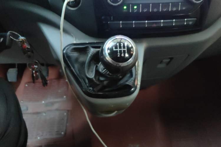 Used Foton Toano 2022 2.0T Manual Urban Edition Short Wheelbase Mid-Height Design Rear Single Tire 5/6/9-Seater Configuration 4F20TC3 Gear Lever