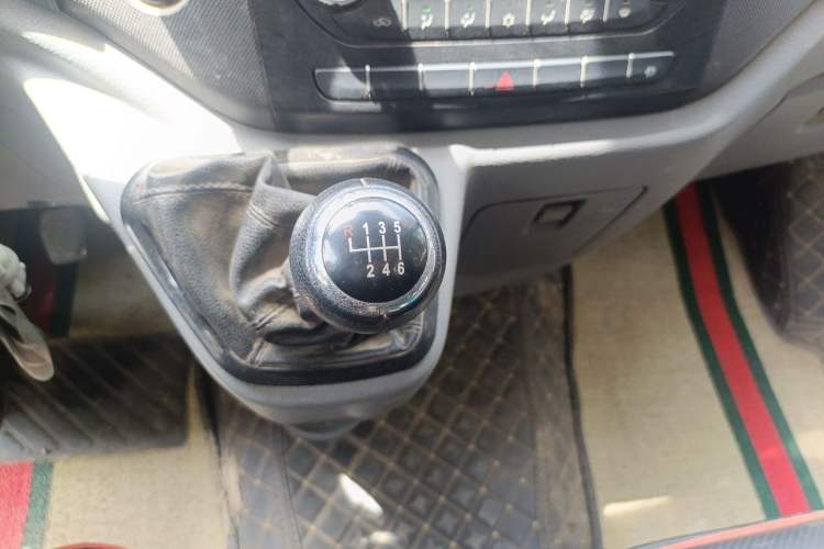 Used Foton Toano 2022 2.0T Manual Tongtu Multi-Function Long Wheelbase Mid-Roof Single-Tire 5/6/7/9-Seater 4F20TC3 Gear Lever