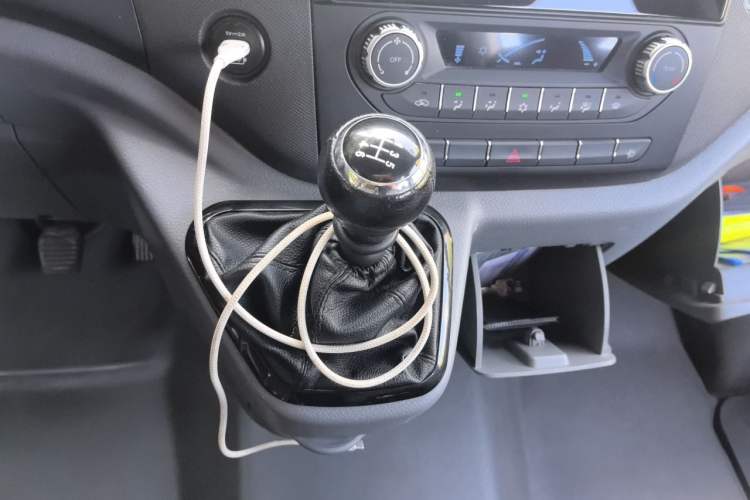 Used Foton Toano 2022 2.0T Manual Tongtu Multi-Function Long Wheelbase Mid-Roof Single-Tire 5/6/7/9-Seater 4F20TC3 Gear Lever