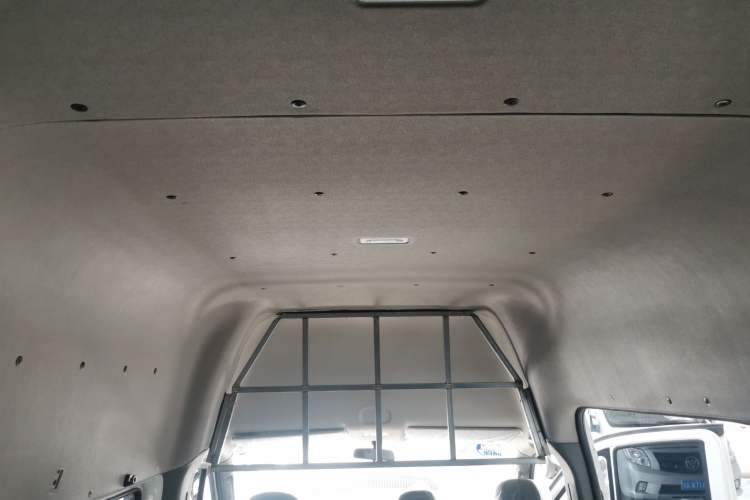 Used Foton Toano 2022 2.0T Manual Tongtu Multi-Function Long-Wheelbase Ultra-High Roof with Single Rear Tire Available in 5/6/7/9-Seater Configurations Model 4F20TC3 Headliner