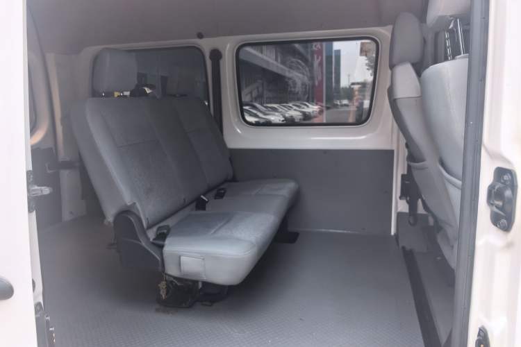 Used Foton Toano 2022 2.0T Manual Urban Edition Short Wheelbase Mid-Height Design Rear Single Tire 5/6/9-Seater Configuration 4F20TC3 Interior 2